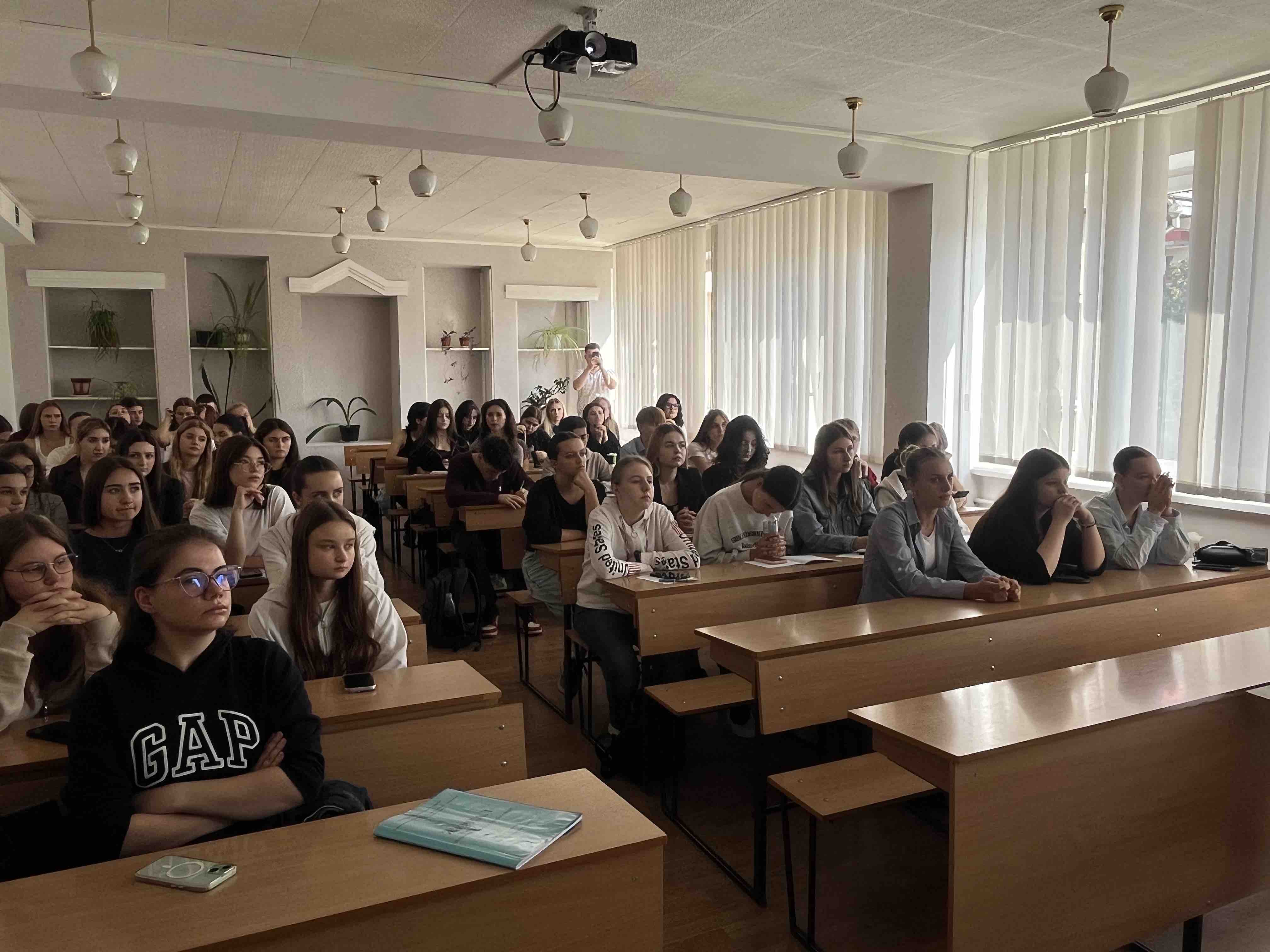 Studenty_fakultetu_filolohii_i_zhurnalistyky_pid_chas_zustrichi
